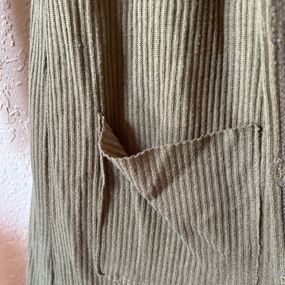 Forever 21 Olive green Cardigan💚 - Picture 3 of 7